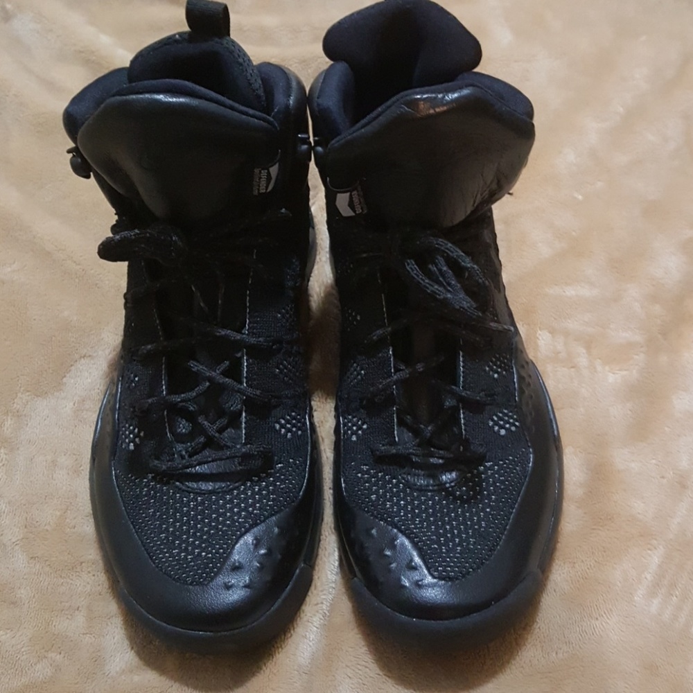 Nike lupinek flyknit sneaker boot